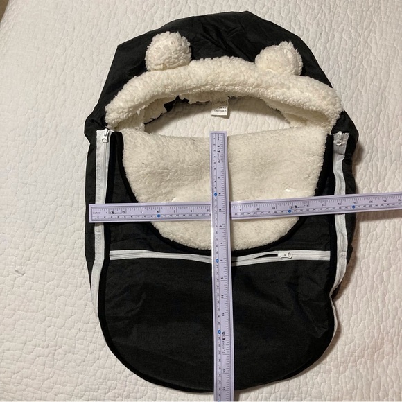 Caruili Stroller Cover in Cozy White Fleece & Waterproof Black Fabric - Picture 2 of 9